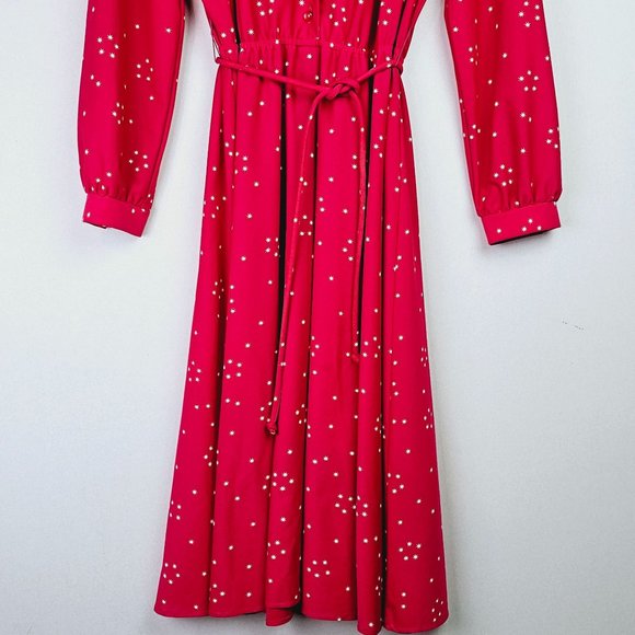Vintage 70's Red Dress with White Stars, Midi, Tie Waist and Button Front, Sz 12 - Picture 9 of 11